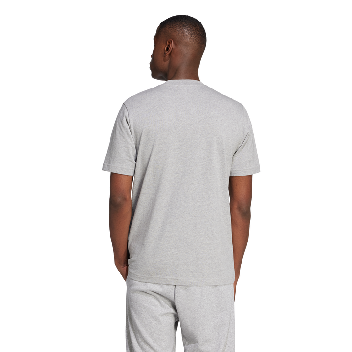 Remera Essentials Logo Grande